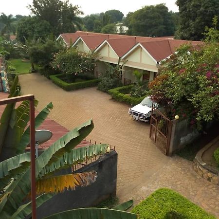 The Royal Pentagon Hotell Hoima Exteriör bild